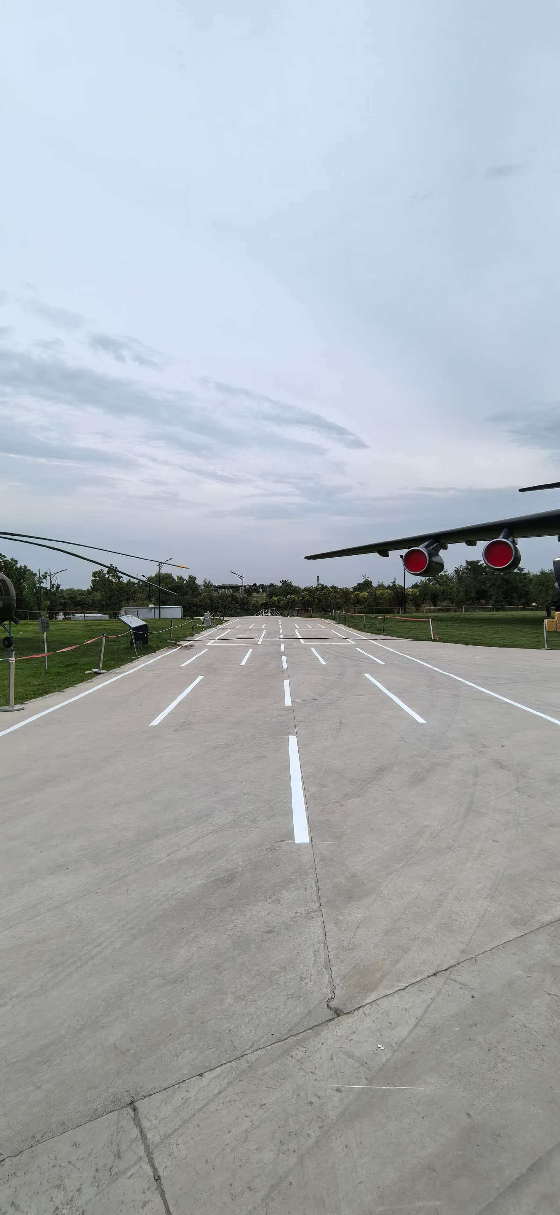 機場標線.jpg